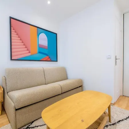 Apartment Great In Suresnes