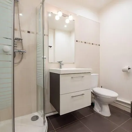 Apartment Great In Suresnes